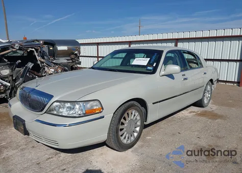 2004 Lincoln Town Car Ultimate из США, поврежденный, VIN 1LNHM83WX4Y636384